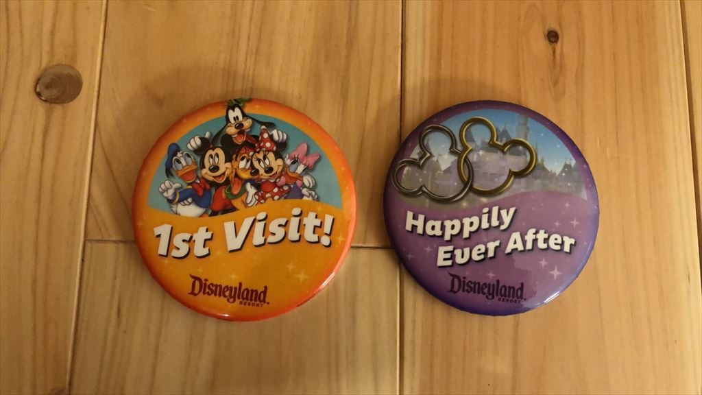 1st VisitのバッジとHappily Ever Afterのバッジ