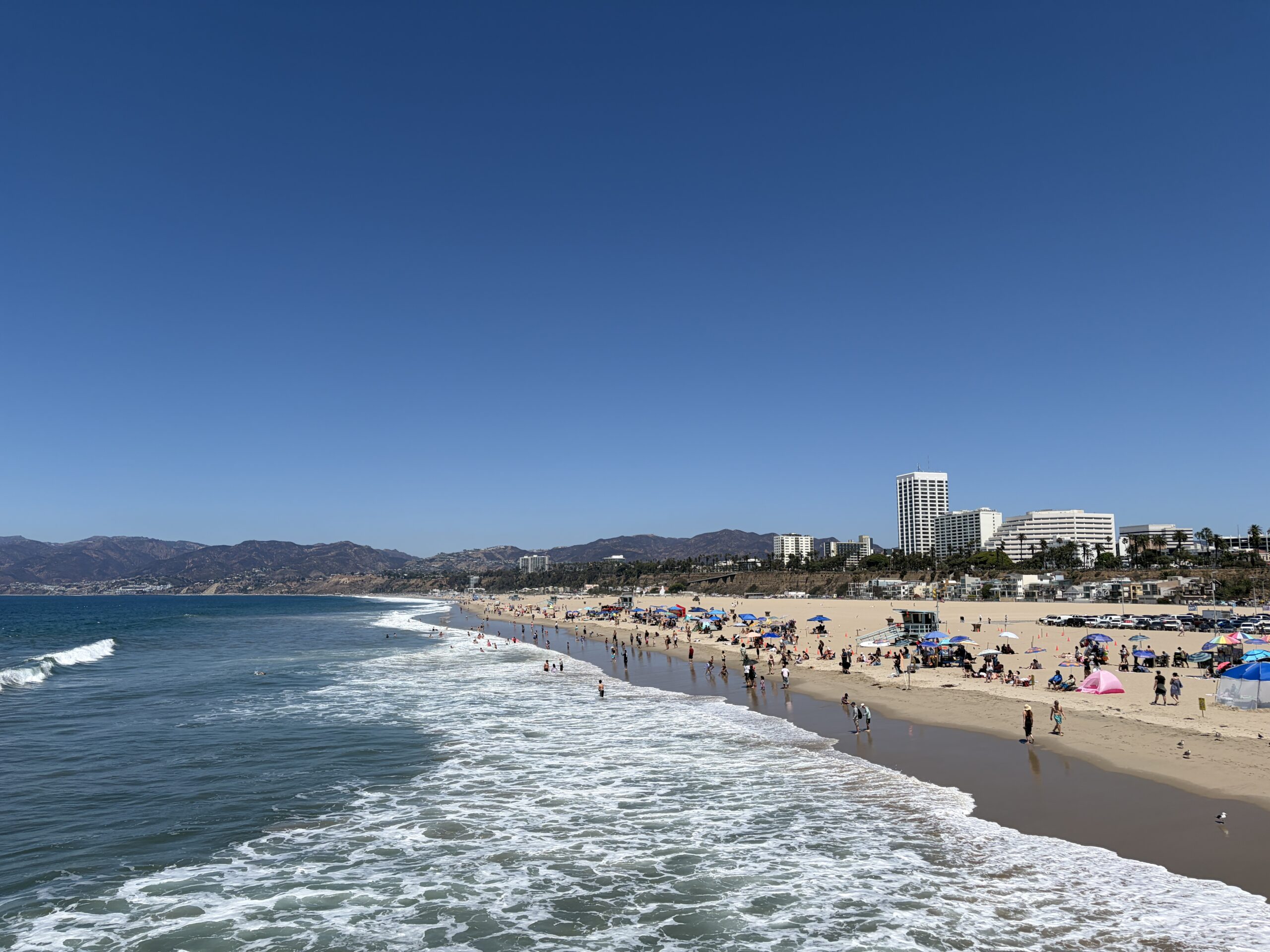 カリフォルニア・サンタモニカのビーチと海岸線