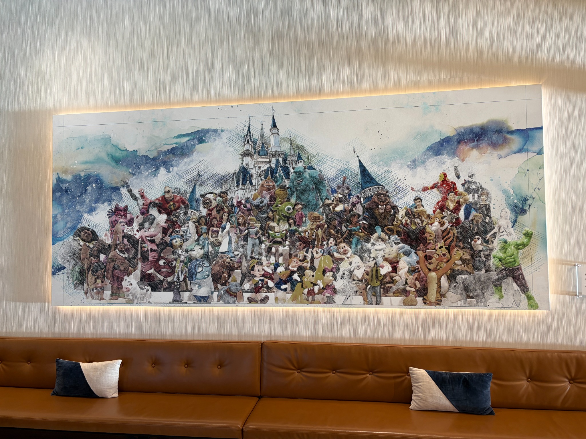 ヒルトン・ガーデン・イン・アナハイム・リゾートのロビーにあるDisneyキャラクターアート