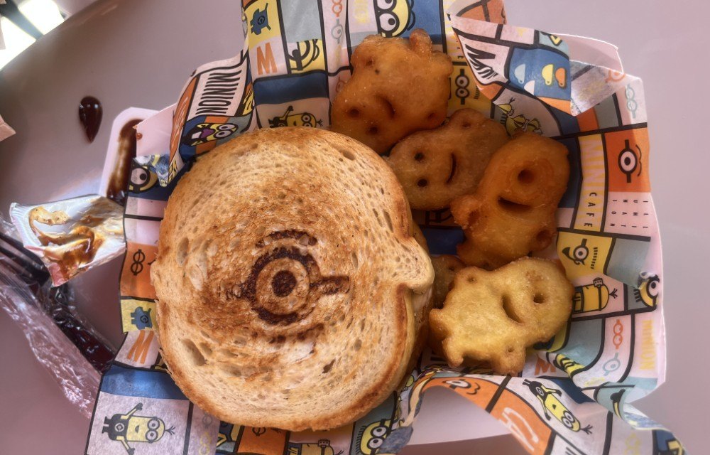 Universal Studios HollywoodのMinion Cafeで注文したCarl’s Classic Grilled Cheese