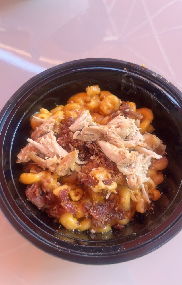 Universal Studios HollywoodのMinion Cafeで注文したFreedonia Festival of Mac and Cheese